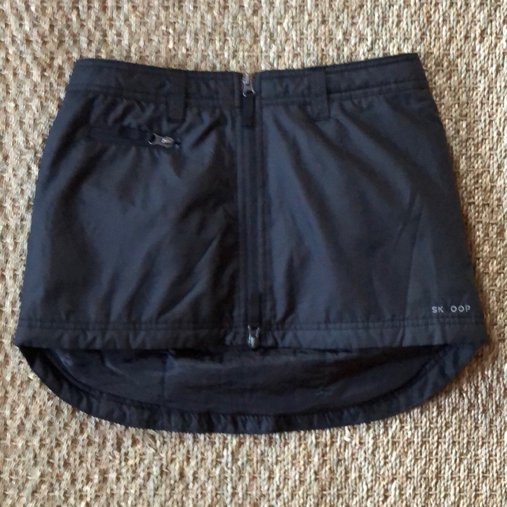 Skhoop mini. Black. Medium. Poly-fill